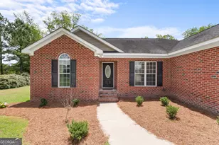 176 Sandalwood Cir, Statesboro, GA 30458 - Photo 2