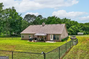 304 Highlands Dr, Winterville, GA 30683 - Photo 2
