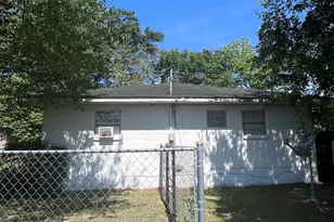 211 E Banks St, Glennville, GA 30427 - Photo 8