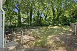 1386 Bryan Ave, East Point, GA 30344 - Photo 22