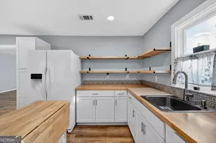 2329 Reynolds St, Brunswick, GA 31520 - Photo 6