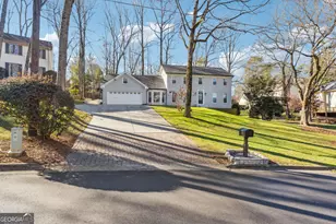 1511 Summerset Dr, Dunwoody, GA 30338 - Photo 2