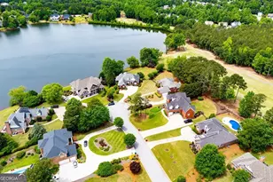 210 Turnberry Cir, Carrollton, GA 30116 - Photo 8