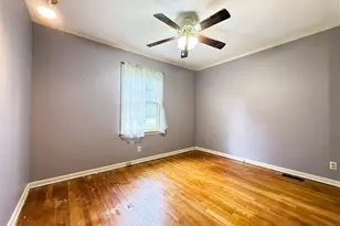 409 Edwards St, Elberton, GA 30635 - Photo 14