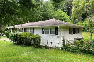 2756 Plantation Dr, East Point, GA 30344 - Photo 2
