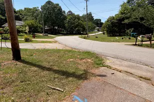 210 Orchard Dr, Commerce, GA 30529 - Photo 8