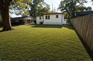 208 Silver Springs Cir SW, Atlanta, GA 30310 - Photo 2