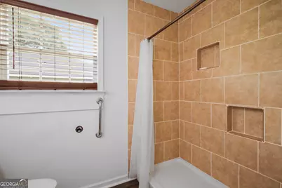 207 Bull Street, Glennville, GA 30427 - Photo 8