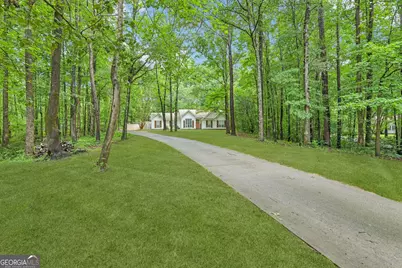 384 Marsha Way, Sharpsburg, GA 30277 - Photo 2