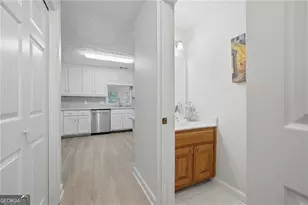 7505 St Charles Square, Roswell, GA 30075 - Photo 10