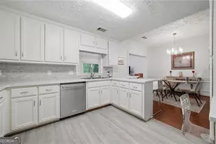 7505 St Charles Square, Roswell, GA 30075 - Photo 12