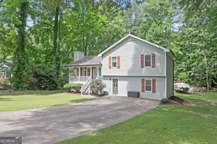 5627 Pinedale Cir, Sugar Hill, GA 30518 - Photo 2