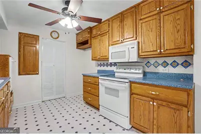 391 Beaumont Drive, Stone Mountain, GA 30087 - Photo 10