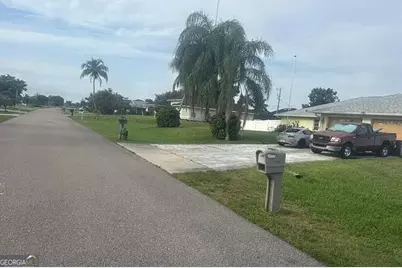 702 SW 9th Avenue, Cape Coral, FL 33991 - Photo 4
