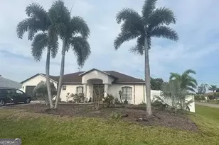 702 SW 9th Ave, Cape Coral, FL 33991 - Photo 2