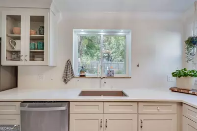 2802 Royal Bluff, Decatur, GA 30030 - Photo 14