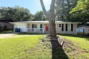 929 Pine Roc Dr, Stone Mountain, GA 30083 - Photo 2