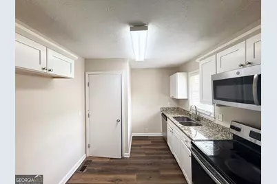 933 Capitol View Avenue NW, Atlanta, GA 30318 - Photo 4