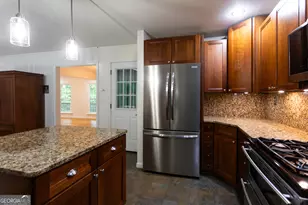 1025 Vistavia Cir, Decatur, GA 30033 - Photo 18