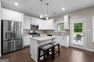 7 S York Dr, Newnan, GA 30265 - Photo 2