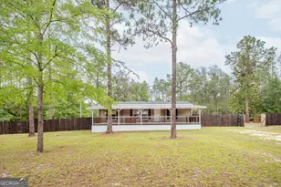 830 Satilla Cir, Blackshear, GA 31516 - Photo 2