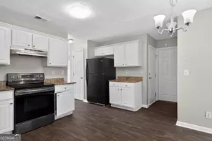 1121 Huntington Pl Cir, Lithonia, GA 30058 - Photo 10