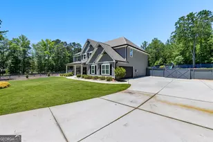 878 McIntosh Trail, Sharpsburg, GA 30277 - Photo 2