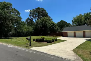 808 Harvey St, Millen, GA 30442 - Photo 2