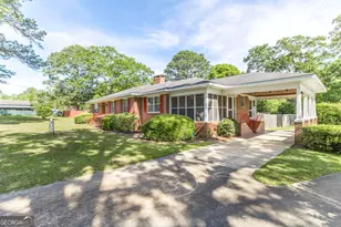304 Broad St, Hawkinsville, GA 31036 - Photo 2