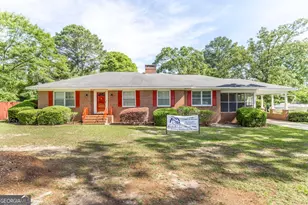 304 Broad St, Hawkinsville, GA 31036 - Photo 1