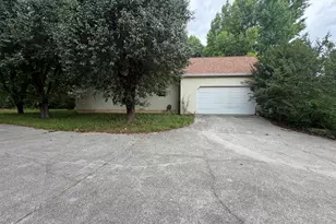 5301 NE Holly Brooke Ln, Loganville, GA 30052 - Photo 2
