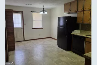 8437 Pineland Drive, Jonesboro, GA 30238 - Photo 6