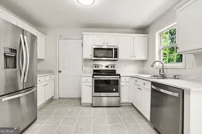 975 Riverside Walk Crossing, Sugar Hill, GA 30518 - Photo 2