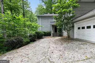 7127 Riverside Dr, Atlanta, GA 30328 - Photo 2