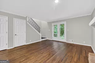 7127 Riverside Dr, Atlanta, GA 30328 - Photo 8