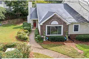 81 Hampshire Ct, Avondale Estates, GA 30002 - Photo 2