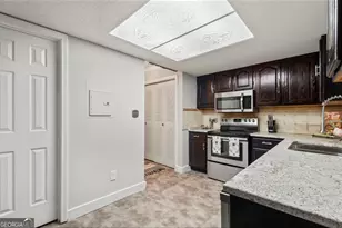 81 Hampshire Ct, Avondale Estates, GA 30002 - Photo 10