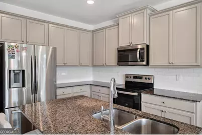 131 Regent Park, Hoschton, GA 30548 - Photo 6