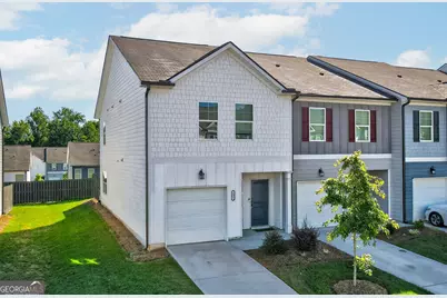 131 Regent Park, Hoschton, GA 30548 - Photo 2