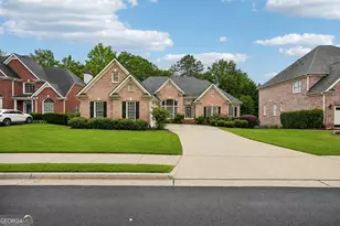 3923 Springtree Ln, Hoschton, GA 30548 - Photo 2