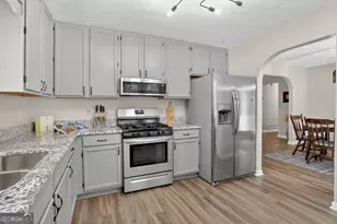 2562 Kennesaw Spring Ct, Kennesaw, GA 30144 - Photo 4
