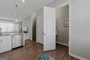 633 Broadview Pl, Atlanta, GA 30324 - Photo 10
