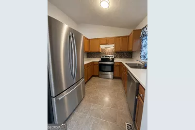 828 Tradd Court, Stone Mountain, GA 30087 - Photo 8