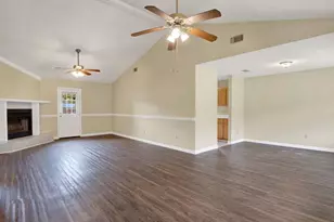 189 W Kenny Dr, Hinesville, GA 31313 - Photo 6