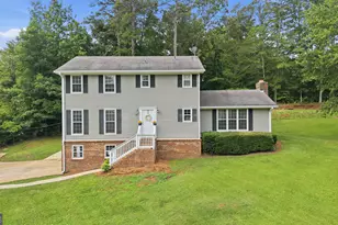 18 Foxdale Cir, Toccoa, GA 30577 - Photo 1