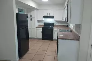 15 Lakeview Ln, Stockbridge, GA 30281 - Photo 2