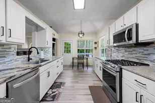56 Montpelier Pl, Sharpsburg, GA 30277 - Photo 10