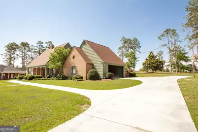 220 Lakeshore Drive, Alma, GA 31510 - Photo 1