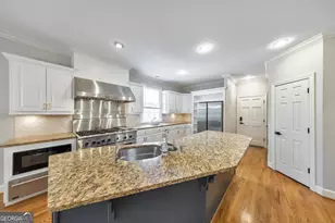 4563 Fountain Dr NE, Marietta, GA 30067 - Photo 4