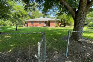 218 W Peter St, Cochran, GA 31014 - Photo 2